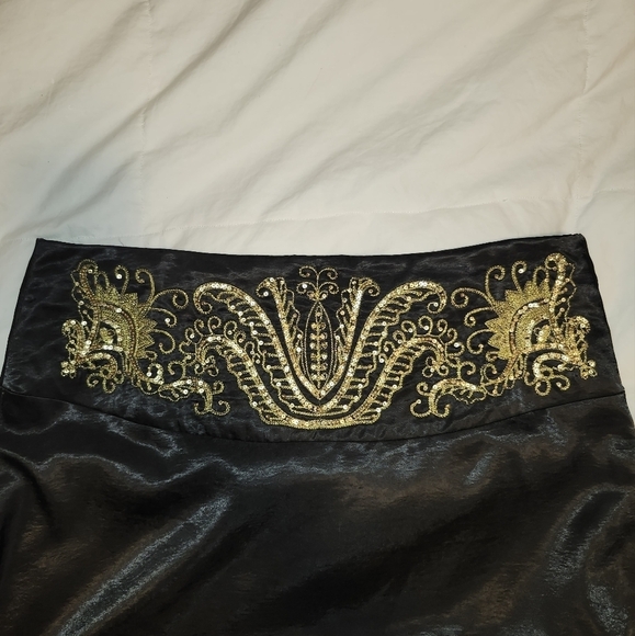 Le Chateau black satin maxi skirt with  gold embroidery at waist size 10… - Picture 12 of 13